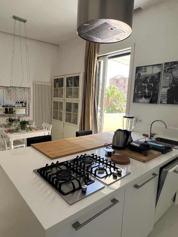 Rome, Beautiful Apartment In A Vintage Building Lido di Ostia Eksteriør billede