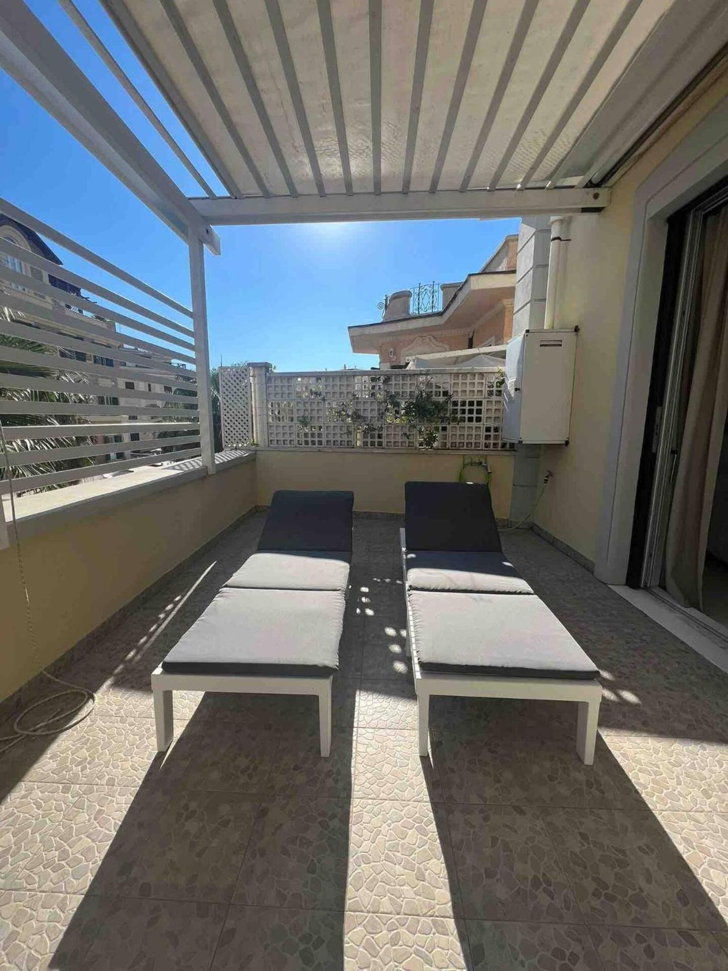 Rome, Beautiful Apartment In A Vintage Building Lido di Ostia Eksteriør billede