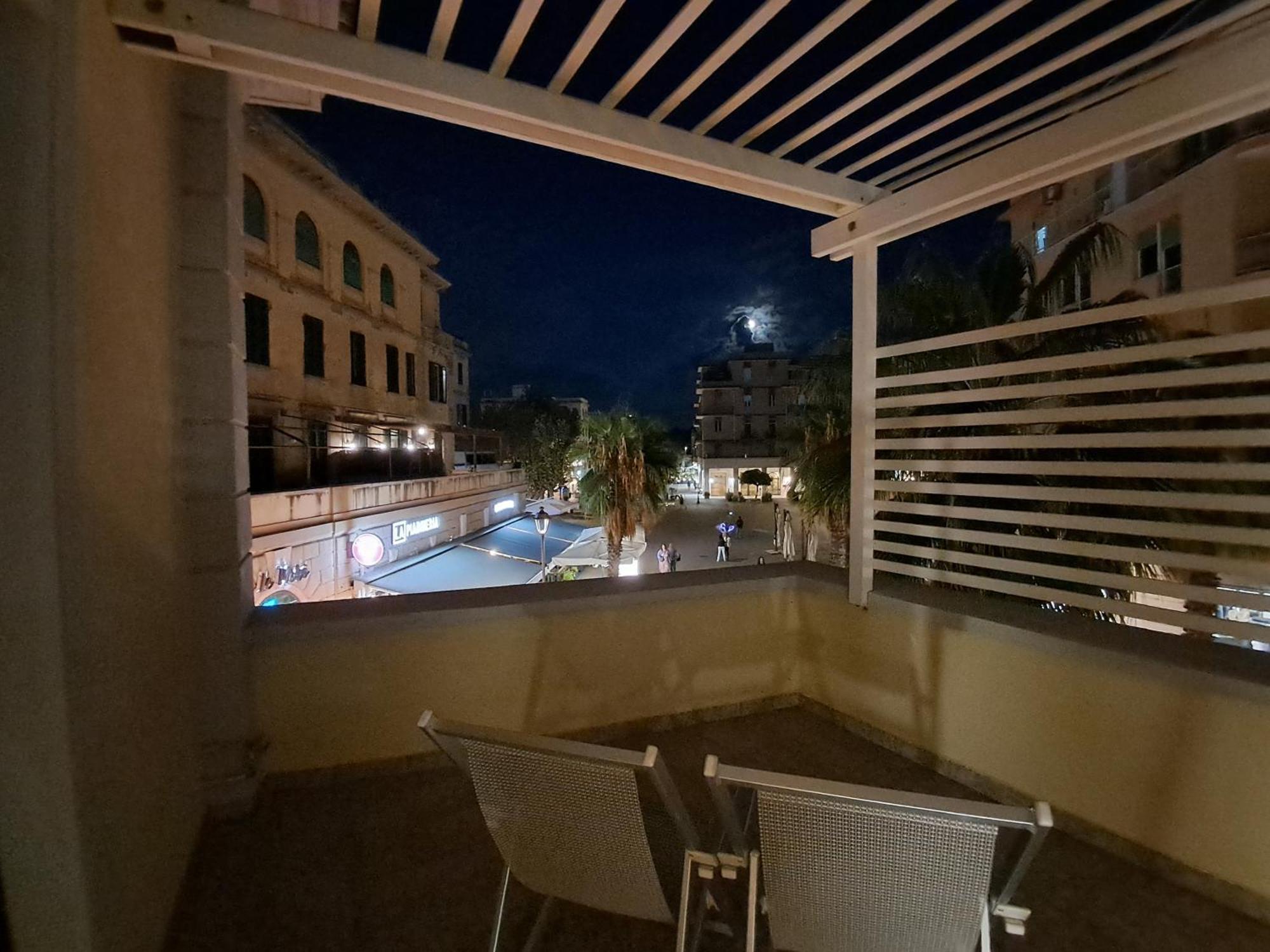 Rome, Beautiful Apartment In A Vintage Building Lido di Ostia Eksteriør billede